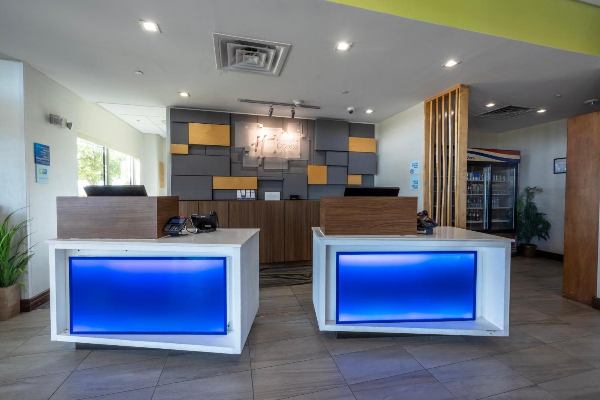 Holiday Inn Express & Suites Dallas Ne Arboretum Garland Extérieur photo